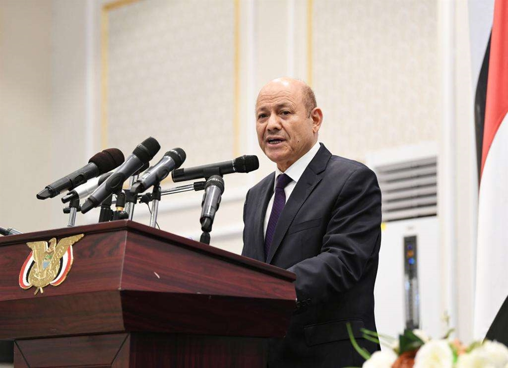 الرئيس اليمني العليمي في الرياض ومشاورات عاجلة لحماية إنتاج النفط واحتواء النزاع بحضرموت 