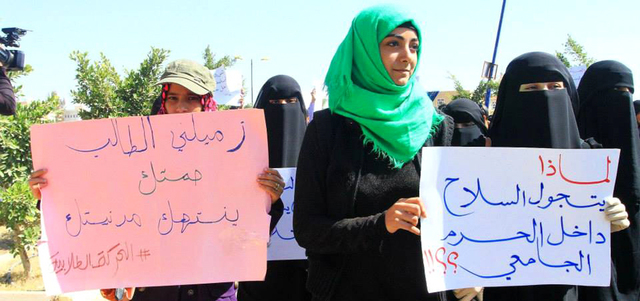 الحوثيين وجدوا مع طالبة عملة جديدة في صنعاء وهكذا تعاملوا معها!