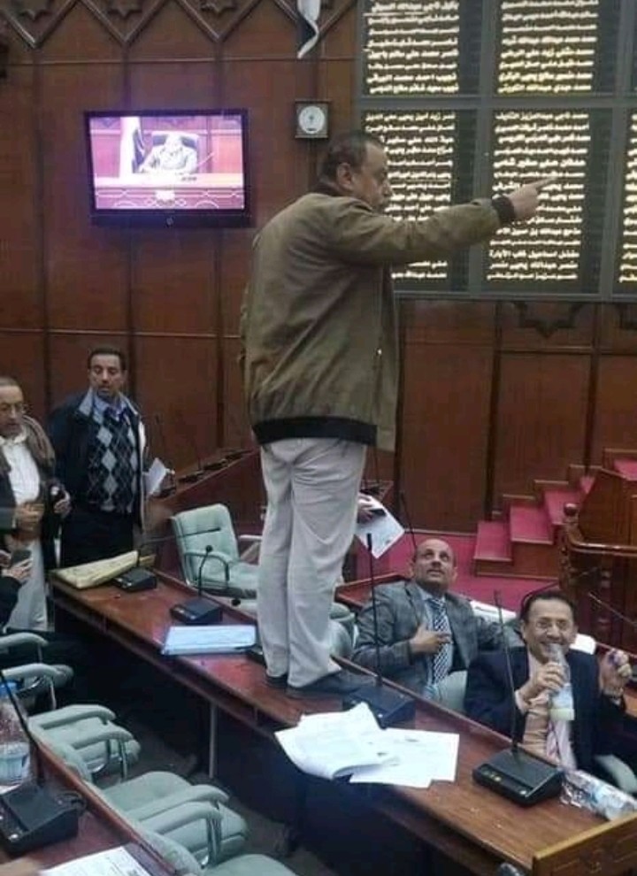 خلافات داخل برلمان الحوثي والراعي يطرد نائب موالي للجماعة .. صورة