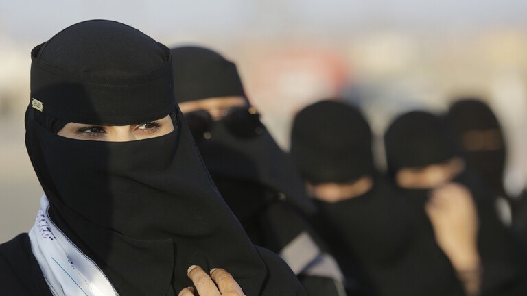 لأول مرة في تاريخ المملكة .. تفاصيل قرار سعودي يتعلق بالسماح للمرأة غير المتزوجة بهذه الأمور المفاجئة!