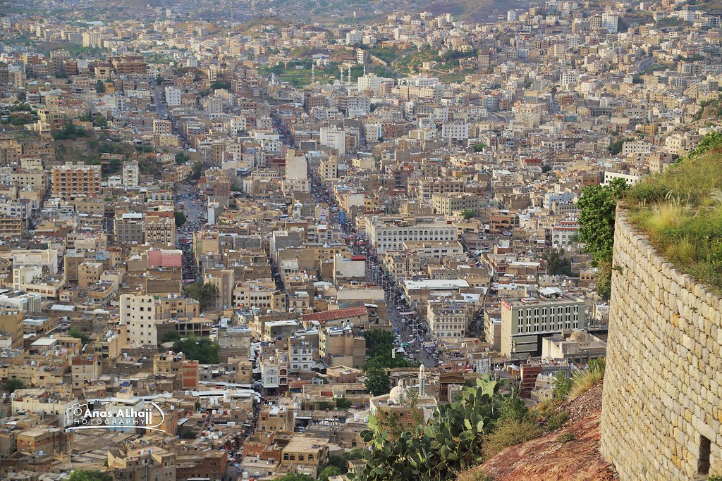 مقتل مدني قنصا غرب مدينة تعز 