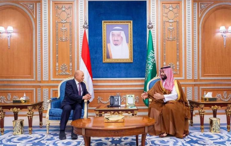 رئيس واعضاء مجلس القيادة الرئاسي يلتقون ولي العهد السعودي في الرياض