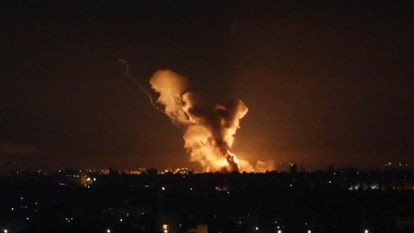 في قطاع غزة .. عدوان عنيف من الاحتلال الإسرائيلي وسلسلة غارات جوية