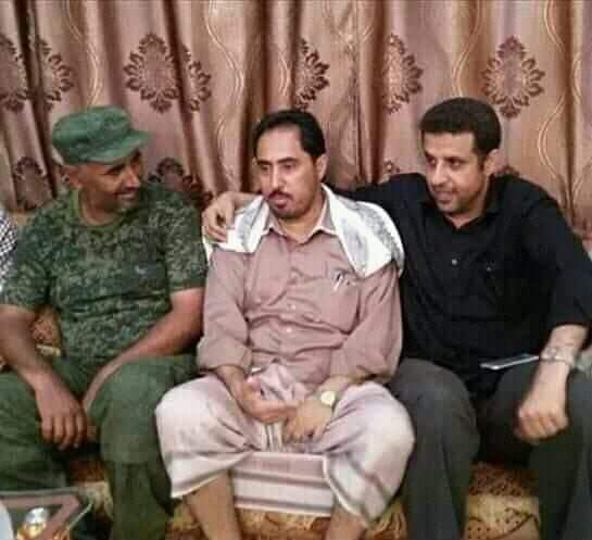 شاهد صورة نادرة لعيدروس الزبيدي مع وزير  بالشرعية اليمنية وكيف كان شكلة تشعل مواقع التواصل 