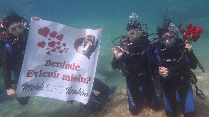 صور تحت الماء.. تعرف على آخر صيحات عروض الزواج في تركيا