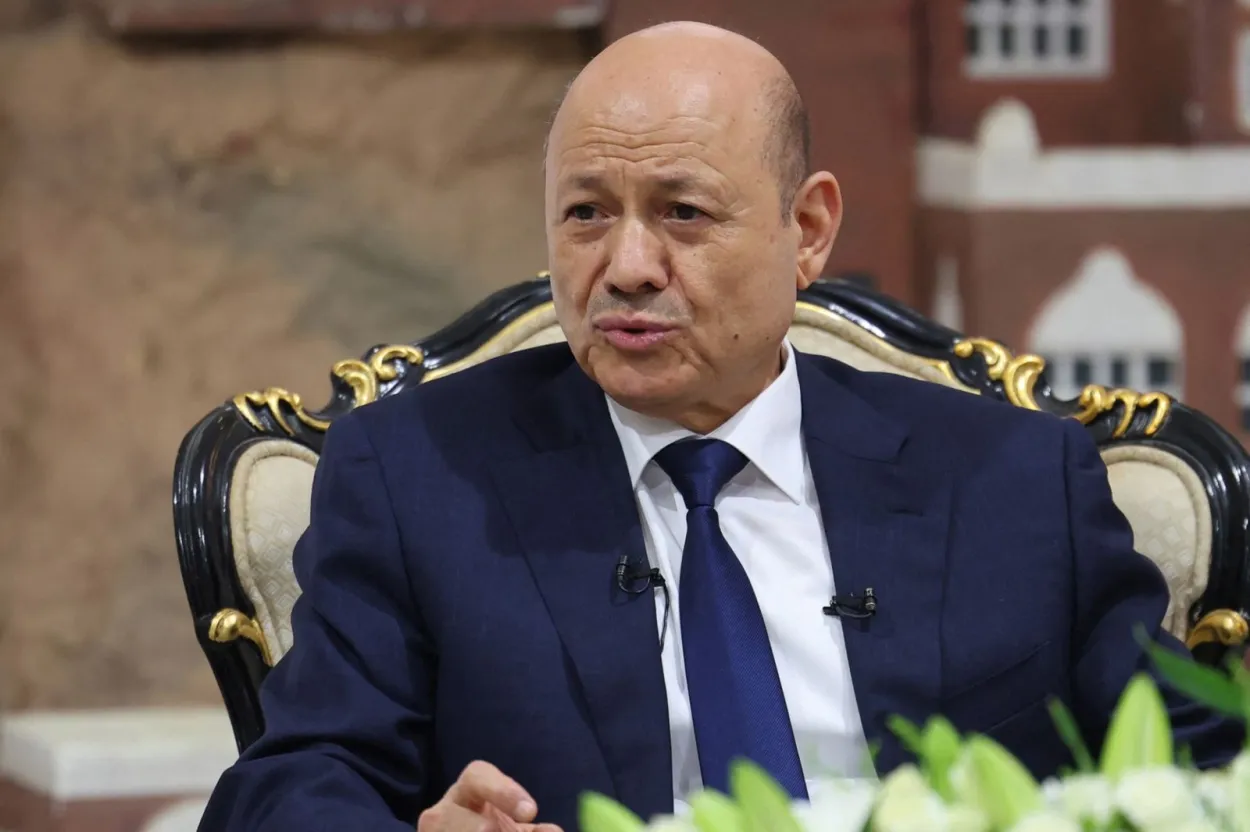 الرئيس العليمي يكشف تفاصيل خطيرة عن حمولة الطائرة الإيرانية ويطالب بتحقيق دولي عاجل
