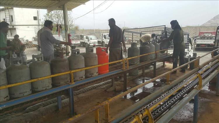 أبين.. محطة تعبئة الغاز «الكور» في لودر تعود للعمل بعد نحو شهر من التوقف