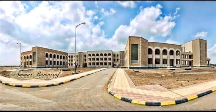 مستشار جامعي: " الجامعات اليمنية تمتلك من الإرث الأكاديمي والطاقات البشرية ما يؤهلها لتكون منارات علمية رائدة... ولكن!"