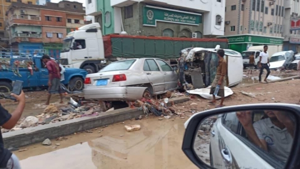 إعصار شاهين".. أضرار مادية كبيرة جراء السيول الجارفة في ساحل حضرموت (صور)