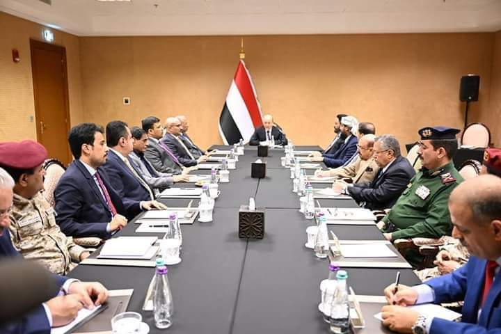 عاجل: المجلس الرئاسي يؤكد على إنهاء الانقلاب وغارات جوية تستهدف الحوثيين في هذه المحافظة