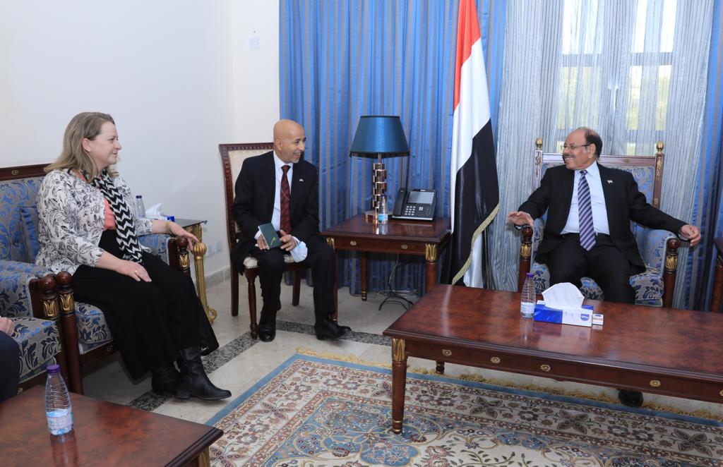علي محسن صالح يناقش مع القائم بأعمال السفير الأمريكي المستجدات على الساحة الوطنية