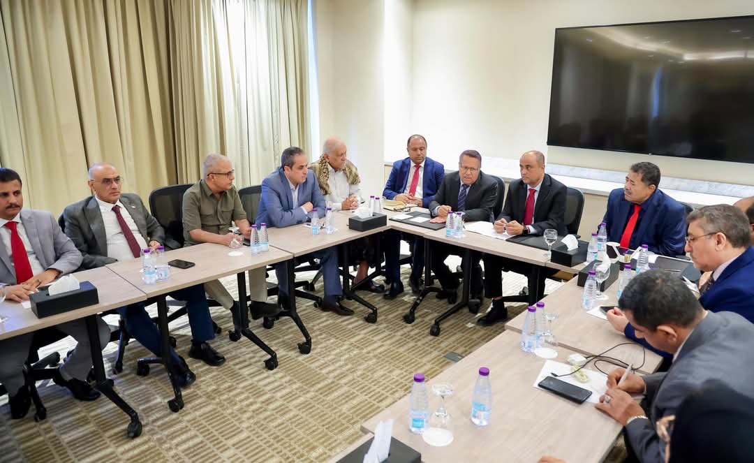 اول اجتماع رسمي يعقده "بن بريك" بعد قرار تعيينه رئيسا لمجلس الوزراء