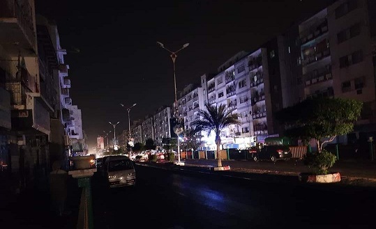 الكهرباء الحكومية على المحك.. الإعلان عن خصخصة كهرباء عدن يواجه انتقاذات واسعة