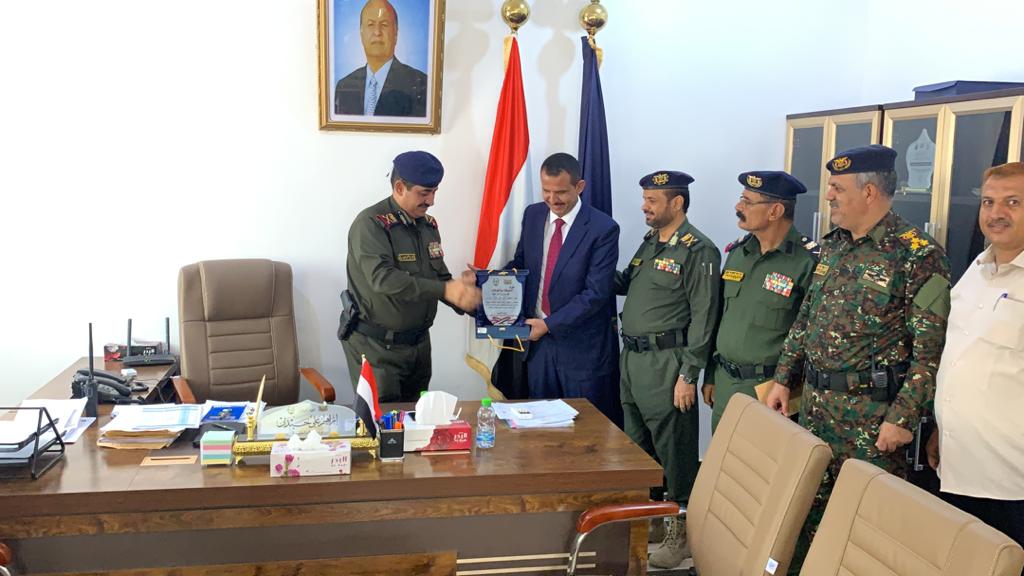 الوزير حيدان وزير  يكرّم النائب العام  "احمد الموساوي" لجهودة المتميزة