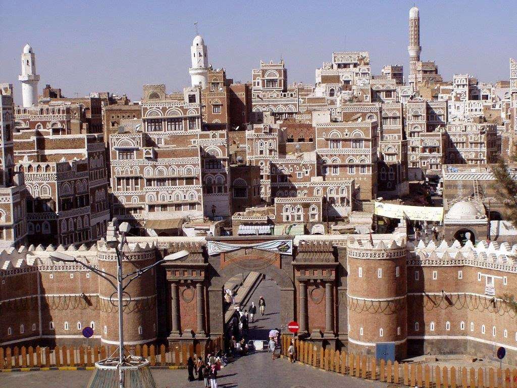 مليشيا الحوثي تبدد ملايين الدولارات لتكريس أحقيتهم المزعومة في حكم اليمن!