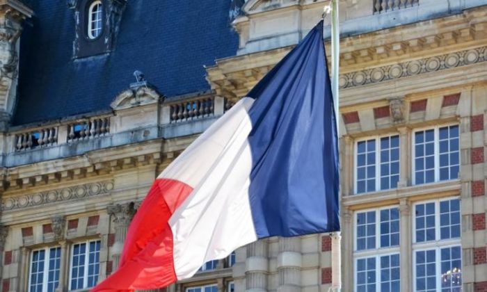 "فرنسا" تعلّق على الهجمات التي تشنها مليشيا الحوثي على السفن التجارية في البحر الأحمر