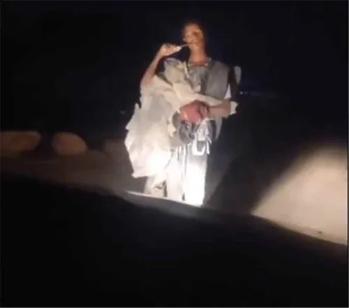 اليمن : مهاجر أفريقي مسلح يقطع الطريق في شبوة