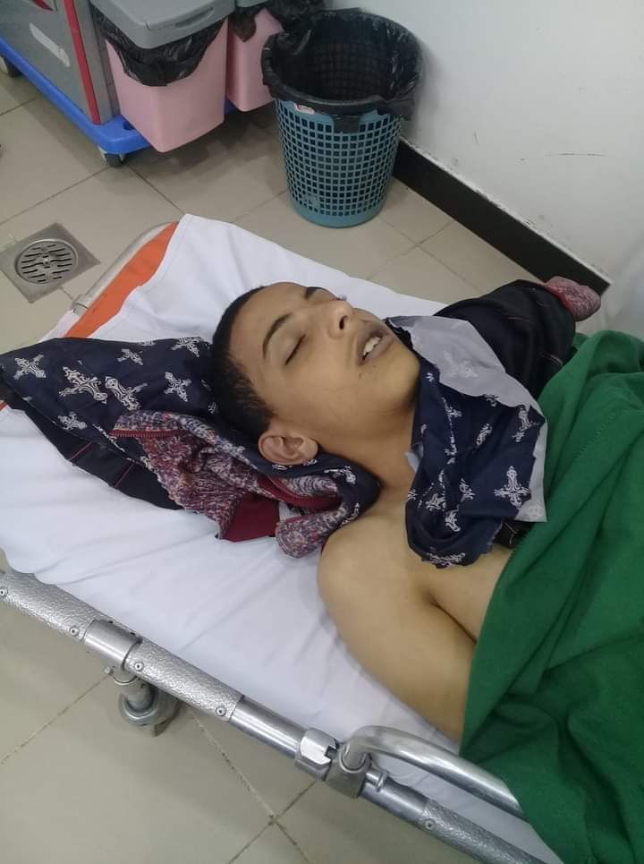جريمة تهز اليمن مجدداً .. طلاب ينهالون على زميلاً لهم ضرباً حتى الموت .. الإسم والصورة