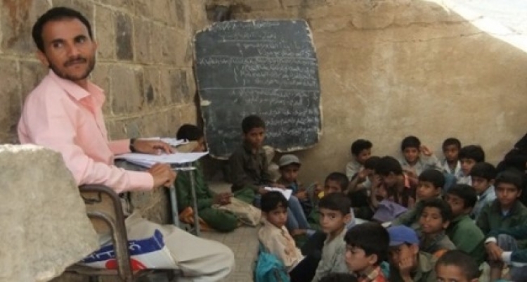 بعد انتظار طويل .. علاوات سنوية للمعلمين في اليمن