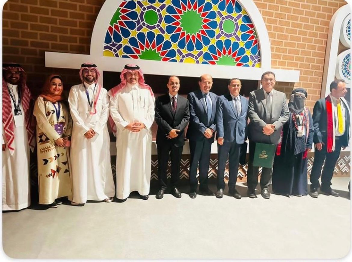 وزير الإعلام يشارك بافتتاح معرض "بين ثقافتين" المقام في السعودية