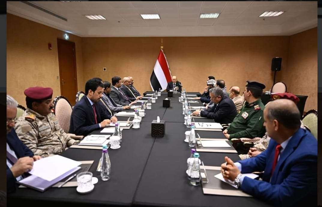 مسؤول يكشف حقيقة صادمة .. كيف نجح السفير السعودي بهذا الأمر الخاص بالمجلس الرئاسي؟!