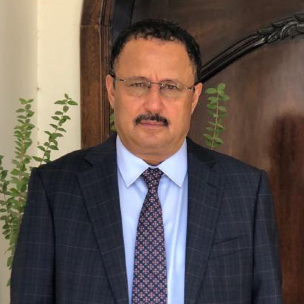 حمود خالد الصوفي يسرد هذه العبارات معلقاً على بيان توضيح عبدالملك المخلافي ! 