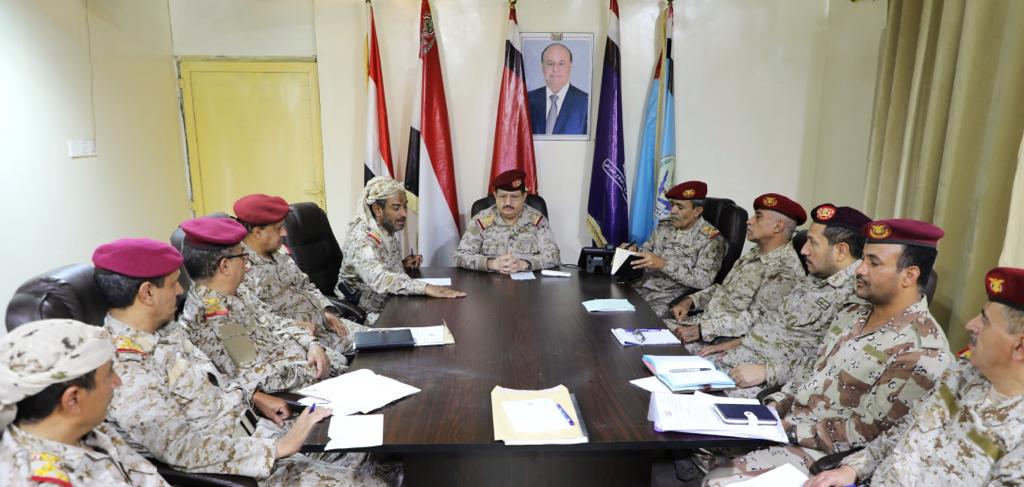 قيادة وزارة الدفاع  تناقش سير العمليات العسكرية ويبارك الانتصارات والتقدمات الميدانية