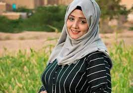 الاعلامية اليمنية الشهيرة "مايا العبسي" تشن هجوم لاذع على هذا النوع من الرجال والنساء..شاهد ماذا قالت 