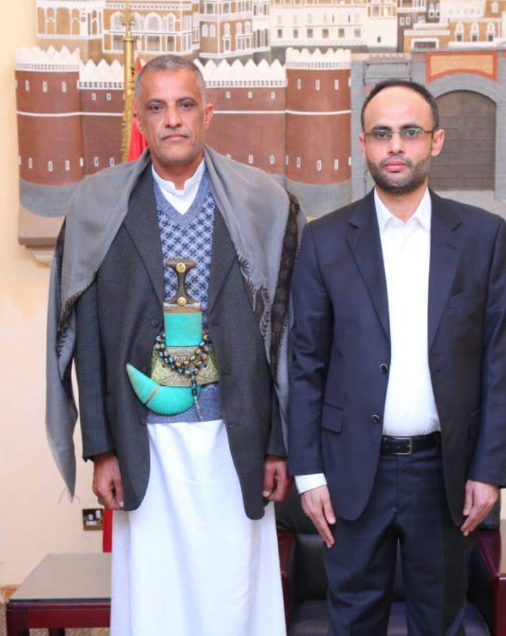 شاهد المشاط يُعيِّن قاتلاً فارًا من العدالة في مجلس الشورى بصنعاء