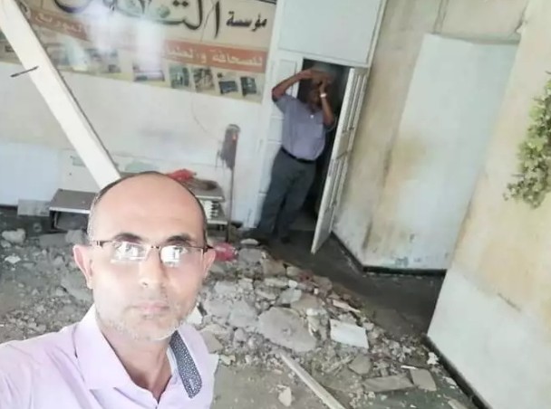 منع مدير عام مكتب صحيفة الثورة من دخول مقر الصحيفة بعدن