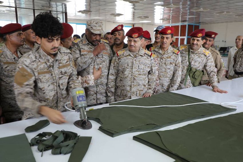المقدشي يتفقد سير العمل في دائرة الإمداد والقاعدة الإدارية العسكرية بعدن