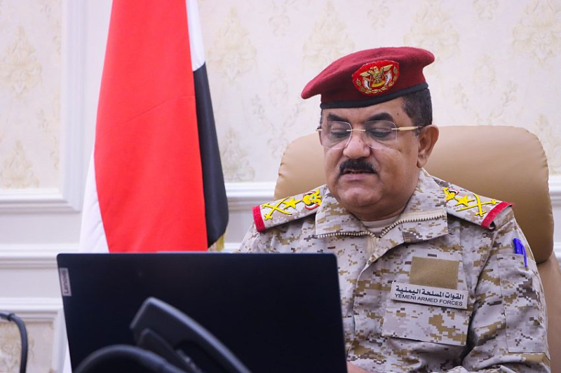 وزير الدفاع يفضح اكاذيب مليشيا الحوثي بشأن فتح طريق تعز