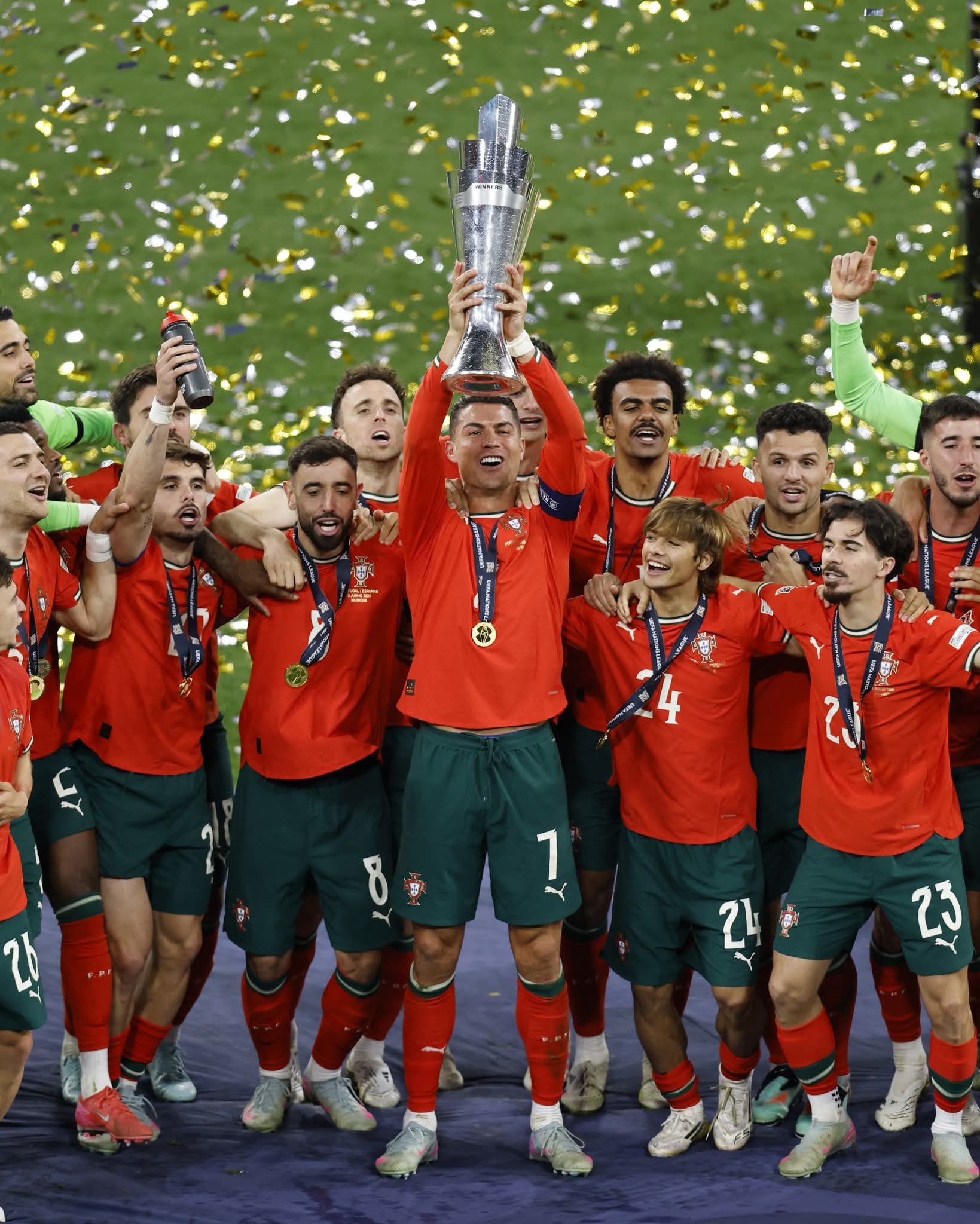 البرتغال يتوج بدوري الأمم الأوروبية بالفوز على إسبانيا (صور)