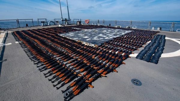 واشنطن تقدم دعوى لمصادرة الاسلحة الحوثية التي اعترضتها البحرية الأمريكية!