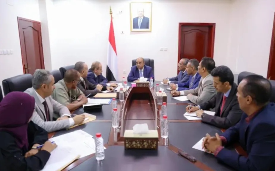 رئيس الوزراء يزف بشرى سارة للطلاب اليمنيين المبتعثين للدراسة في الخارج