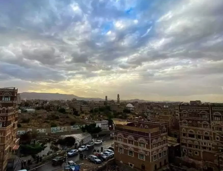 عقب عاصفة رعدية ضربة العاصمة يوم أمس..هذا مايحدث الآن في صنعاء وتحذيرات عاجلة من حدوث هذا الأمر 