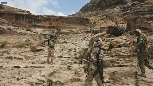 تفاصيل عاجلة .. الجيش الوطني يلعن اسقاط جاسوس حوثي .. وهذا ماكان يحمله على متنه !