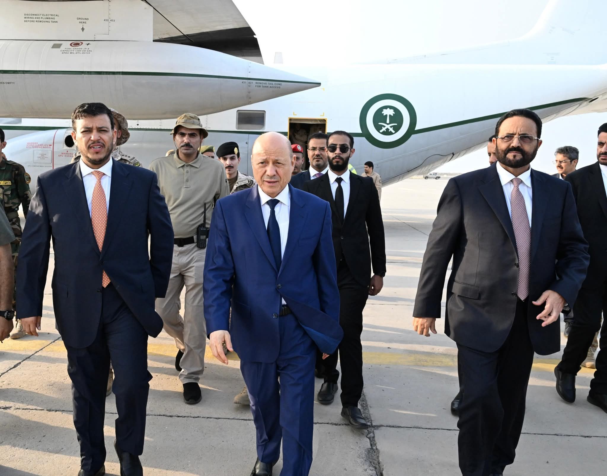 عودة الرئيس العليمي إلى عدن تحمل بشارات سارة للشعب اليمني.. تعرف عليها