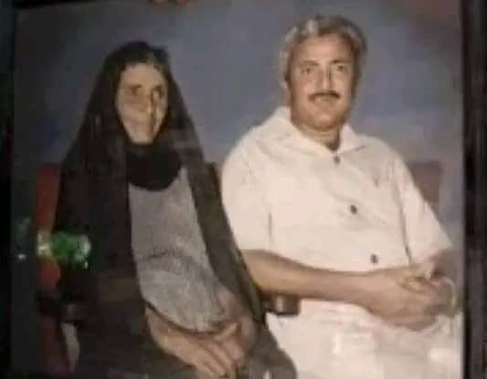 شاهد صورة نادرة للرئيس الراحل سالمين مع والدته وماذا قال عنها ؟