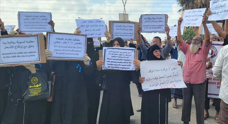 تصعيد جديد من نقابة المعلمين و صدور بيان يؤكد ان تأخير الرواتب تدمير ممنهج للتعليم والمعلم