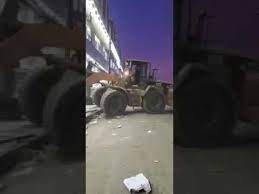 جماعة الحوثي تحطم بالشيول مركز تجاري في العاصمة صنعاء.. شاهد الفيديو 