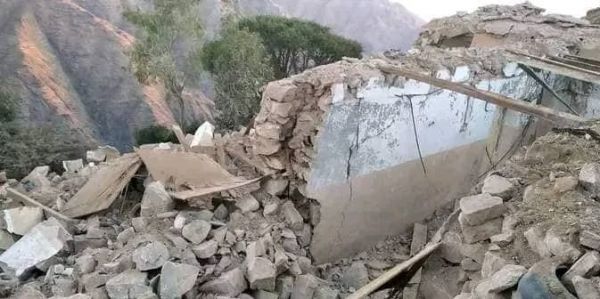 تعز.. مليشيا الحوثي تقدم على تفجير منزل مواطن مدني