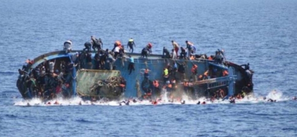 غرق قارب في سواحل شبوة يؤذي إلى مقتل عشرات من الأفارقة