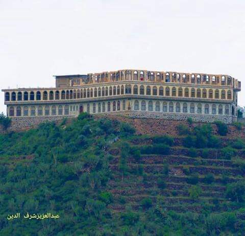 شاهد صورة لمنزل ضخم في قرية صنف الأكبر باليمن