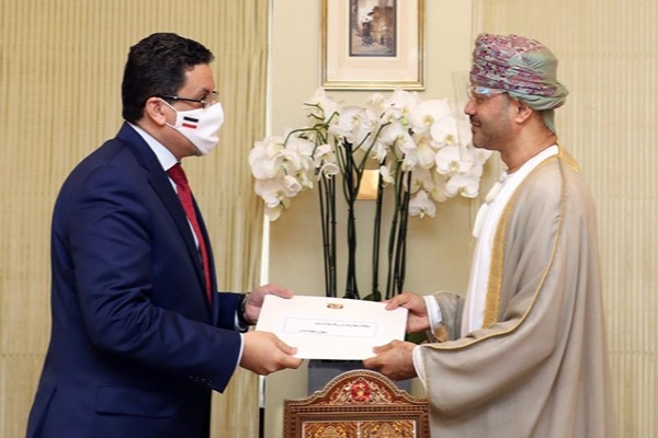 أعلنت دعمها لهذا الطرف  .. عُمان : لا توجد مبادرة عُمانية لإنهاء الصراع في اليمن (تفاصيل)