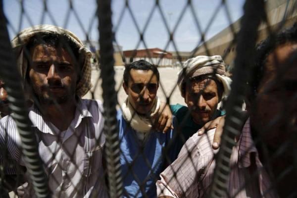 بعد سنوات من الاعتقال التعسفي.. مليشيا الحوثي تخضع 47 مختطفاً للمحاكمة غير القانونية!