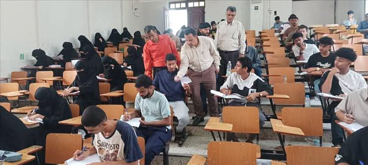 تدشين امتحانات الفصل الدراسي الثاني لطلاب "الدور الأول" في كلية العلوم الإدارية بجامعة عدن