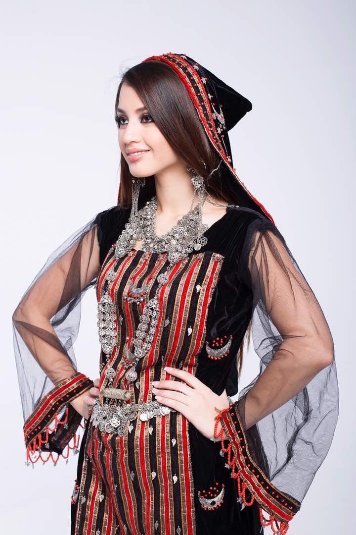 اول حوار مع اول أزياء يمنية .. امها روسية وتجيد 3 لغات وهذا طموحها .. شاهد الصور | يمن فويس للأنباء