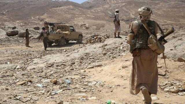 شاهد الصيد الثمين الذي قبض عليه الجيش الوطني  .. فيديو يثلج صدور اليمنيين من قلب معارك مأرب وحصيلة دموية لقتلى الحوثيين! 