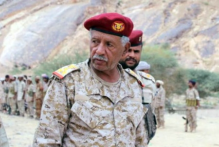 قائد عسكري تعول عليه الشرعية كثيراً و صورته وشجاعته أكثر انتشاراً في مواقع التوصل 